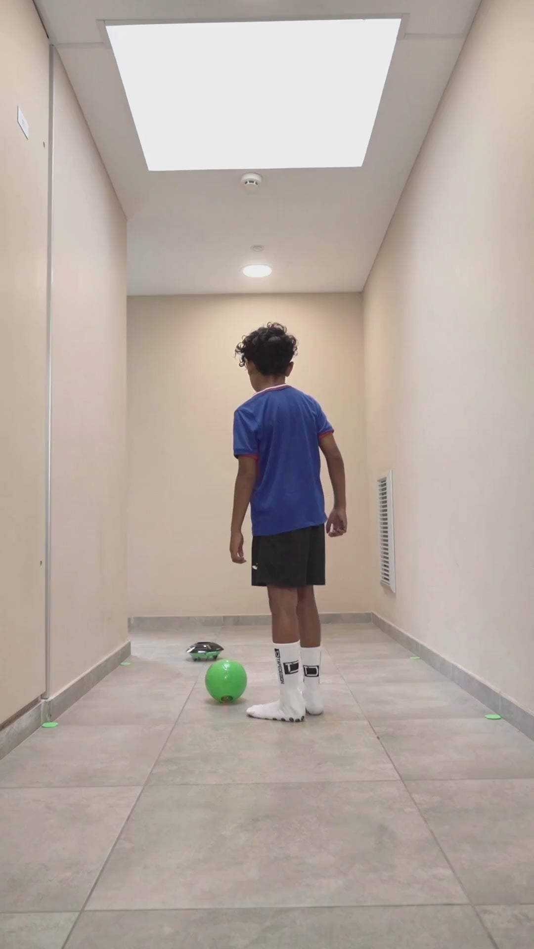 Robot d'Entraînement de Football Intelligent - Maîtrisez le Dribble